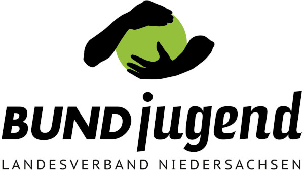 Logo BUND Jugend Niedersachsen: Grüner Ball von 2 schwarzen Armen umschlossen und dem Text Bund Jugend Landesverband Niedersachsen.